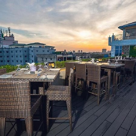 Elegant Hotel Pyi Thar Yar Rangoon Buitenkant foto