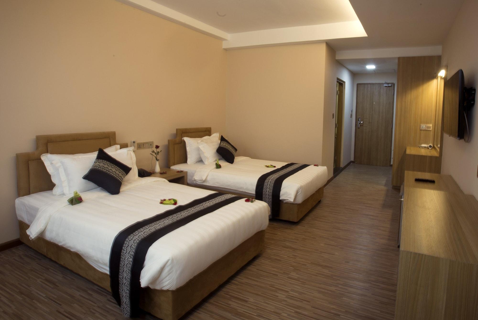 Elegant Hotel Pyi Thar Yar Rangoon Buitenkant foto