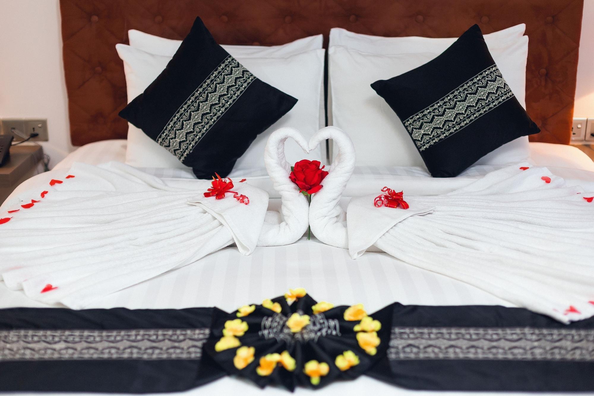 Elegant Hotel Pyi Thar Yar Rangoon Buitenkant foto