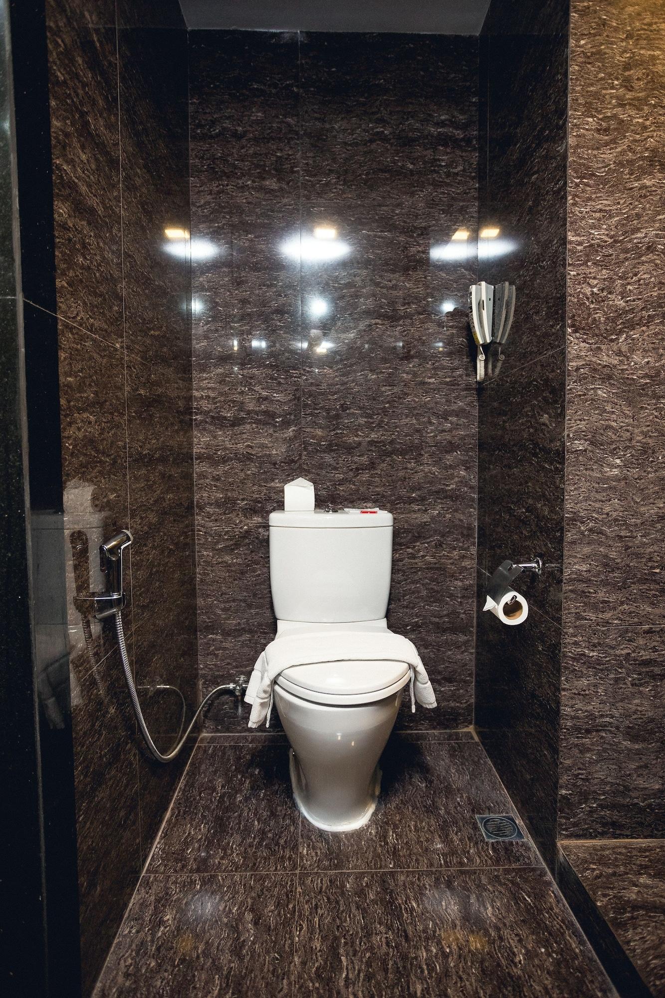 Elegant Hotel Pyi Thar Yar Rangoon Buitenkant foto
