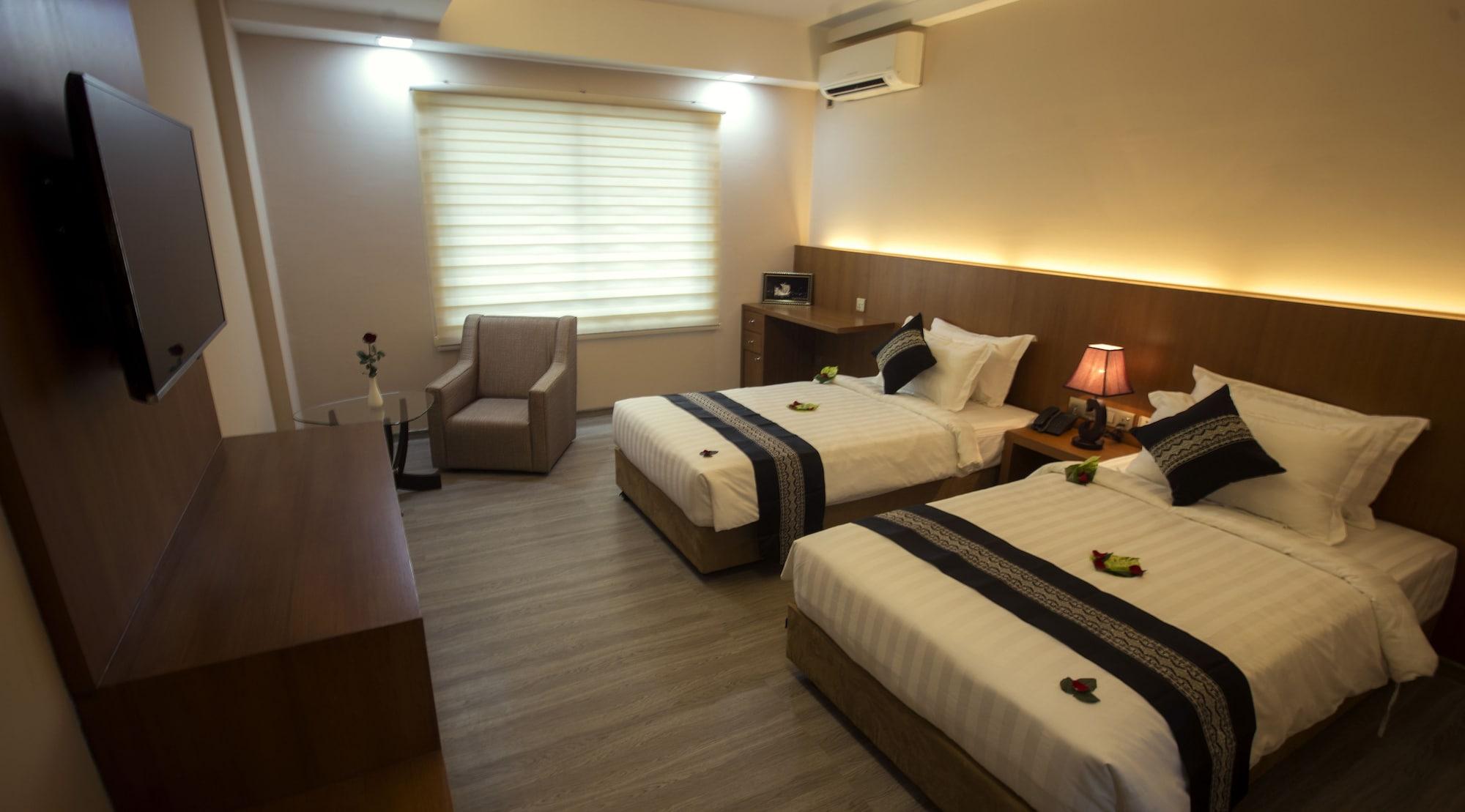 Elegant Hotel Pyi Thar Yar Rangoon Buitenkant foto