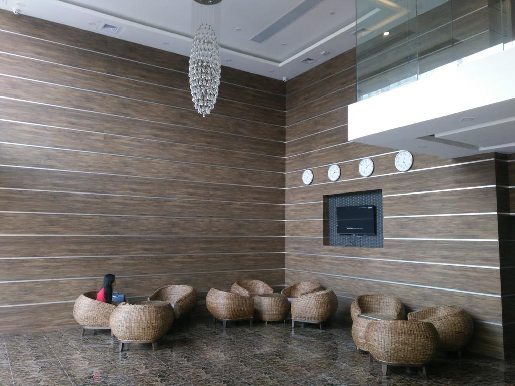 Elegant Hotel Pyi Thar Yar Rangoon Buitenkant foto