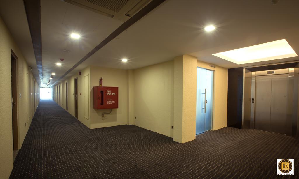 Elegant Hotel Pyi Thar Yar Rangoon Buitenkant foto
