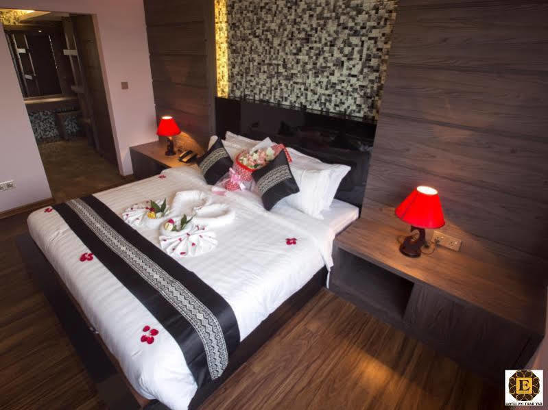 Elegant Hotel Pyi Thar Yar Rangoon Buitenkant foto