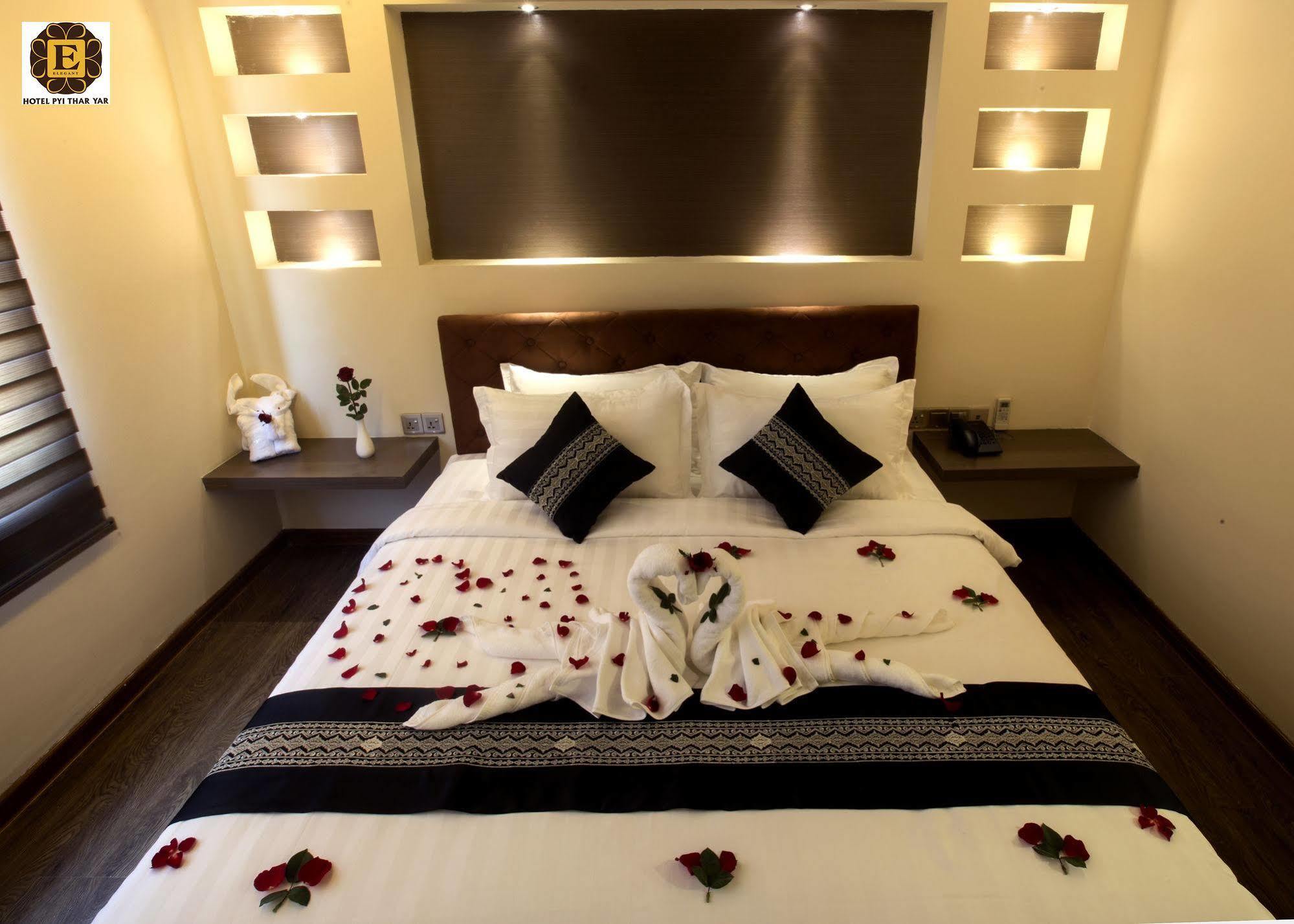 Elegant Hotel Pyi Thar Yar Rangoon Buitenkant foto