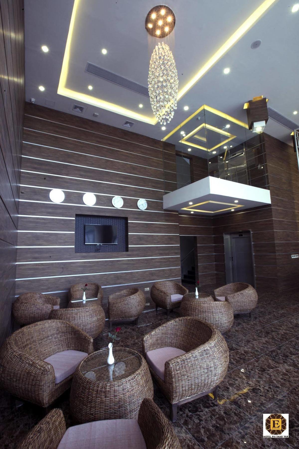 Elegant Hotel Pyi Thar Yar Rangoon Buitenkant foto