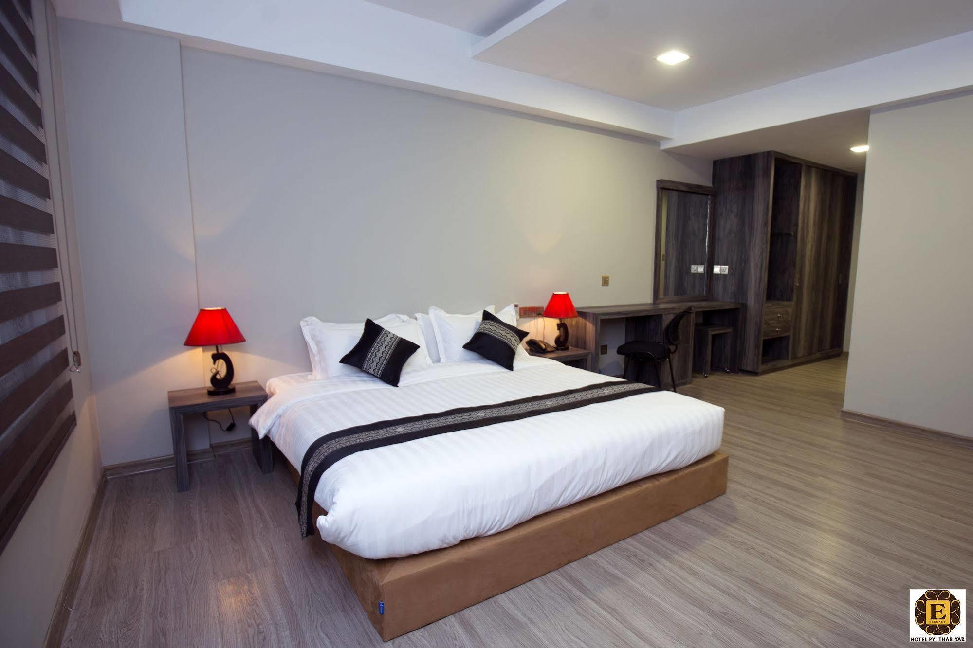 Elegant Hotel Pyi Thar Yar Rangoon Buitenkant foto