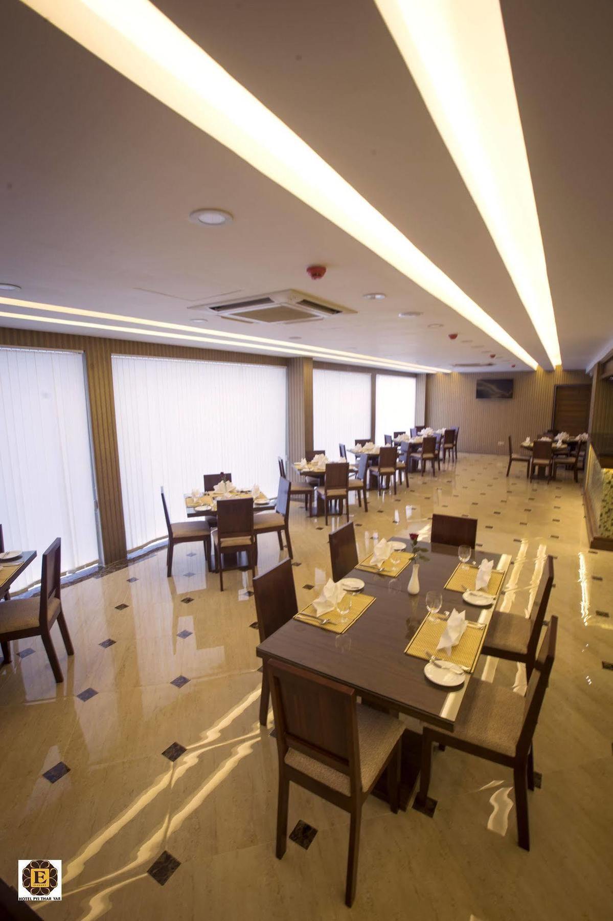 Elegant Hotel Pyi Thar Yar Rangoon Buitenkant foto