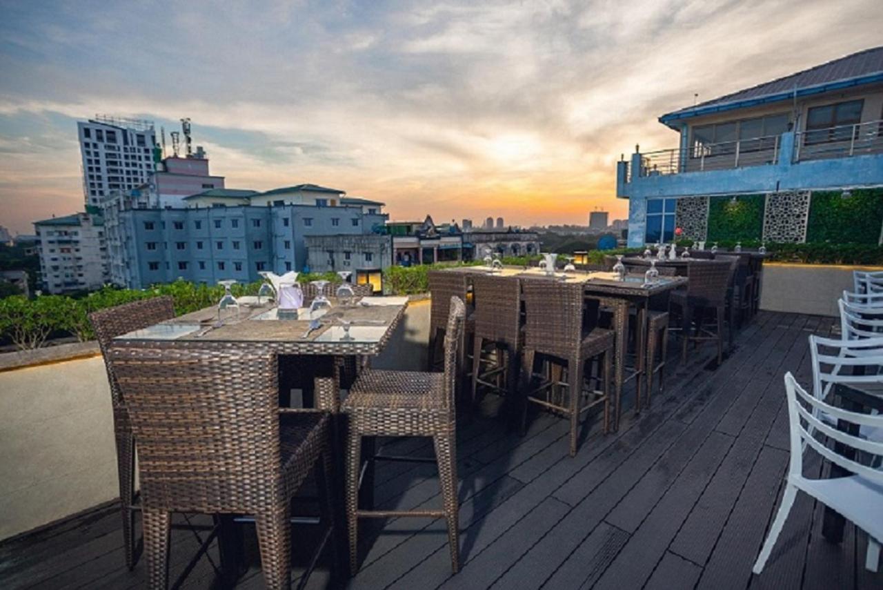 Elegant Hotel Pyi Thar Yar Rangoon Buitenkant foto