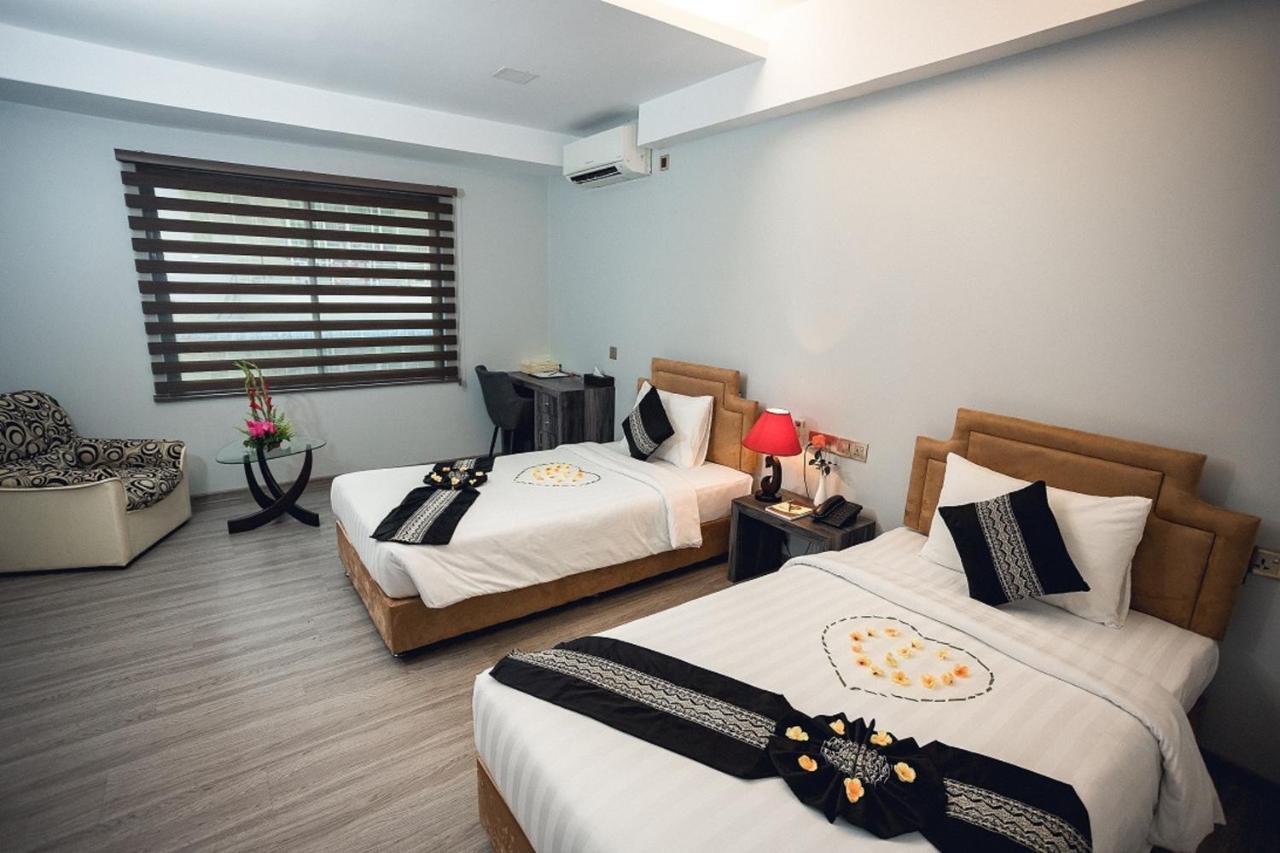 Elegant Hotel Pyi Thar Yar Rangoon Buitenkant foto