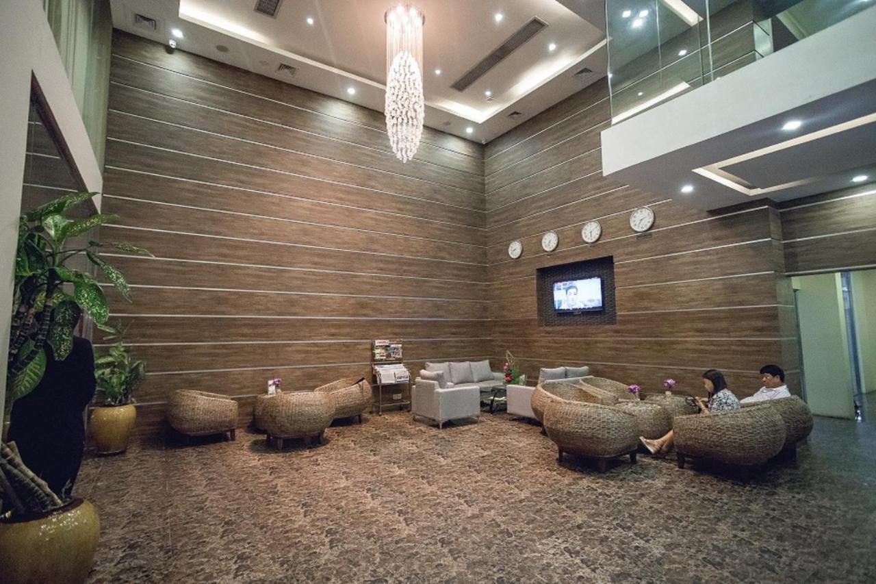 Elegant Hotel Pyi Thar Yar Rangoon Buitenkant foto